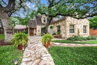 Building Photo - 518 Cliff Dr