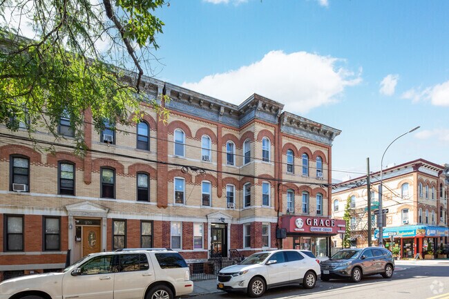 Building Photo - 954 Seneca Ave