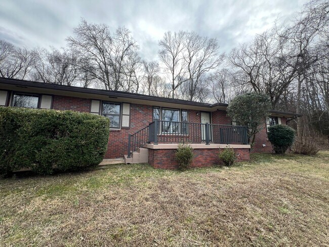 Foto del edificio - 3 Bed, 2 Bath Home w/ Privacy on 3 Acre Lot