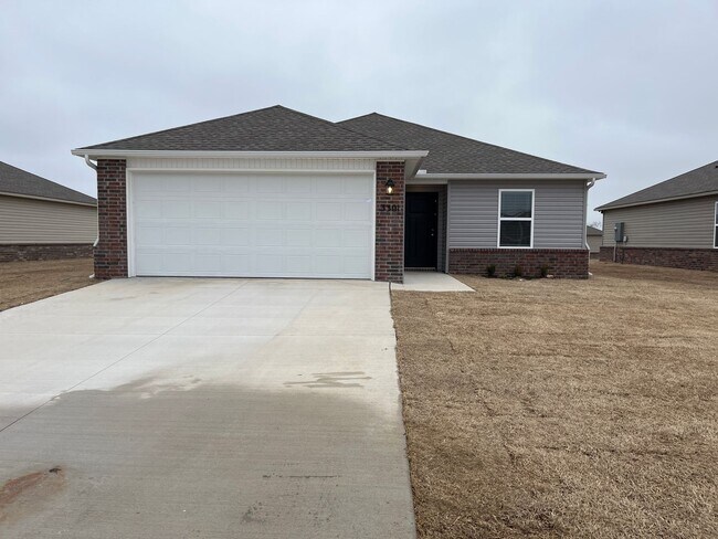 Foto del edificio - BRAND NEW Three Bedroom | Two Bath Home in...
