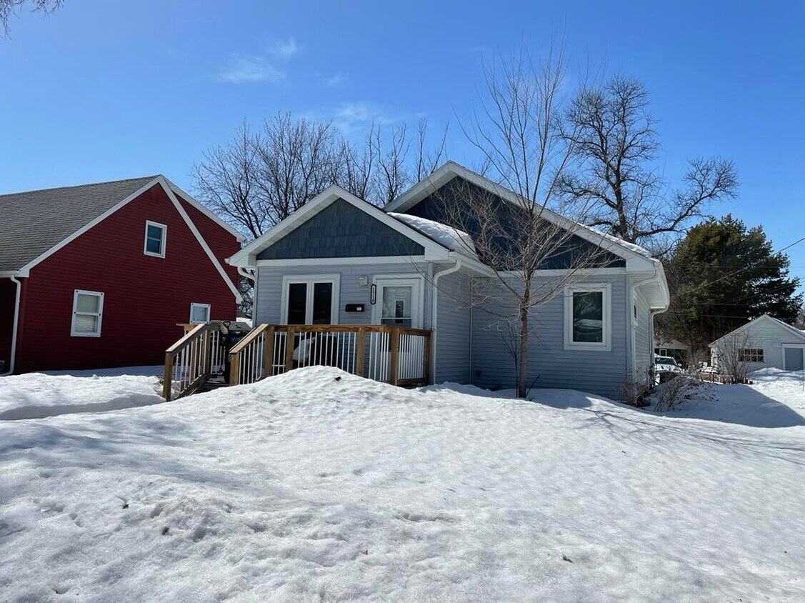 Foto principal - 1516 10th St N