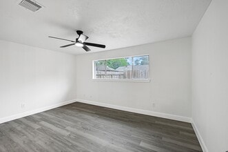 Building Photo - 7115 Foxway Ln