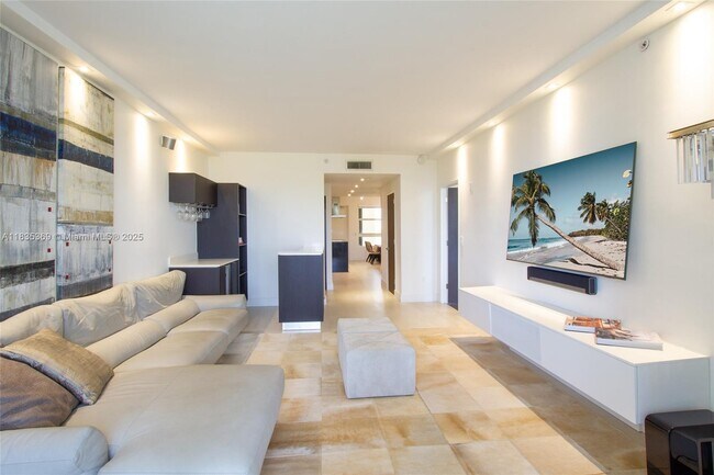 Foto del edificio - 701 Crandon Blvd