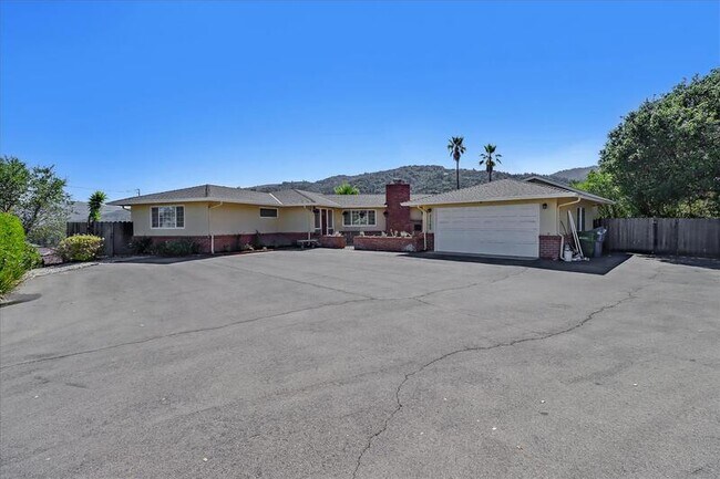 Foto del edificio - 21100 Sullivan Way