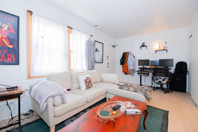 Foto del edificio - 455 W Grant Pl