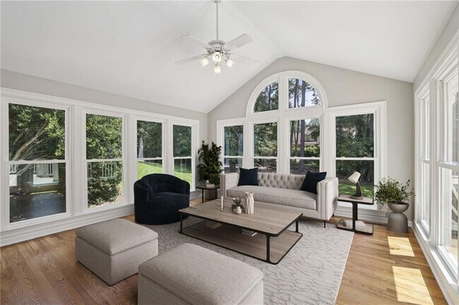 Foto del edificio - 5653 Trowbridge Dr
