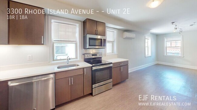 Building Photo - Singer Flats One Bedroom- Updated Apartmen...