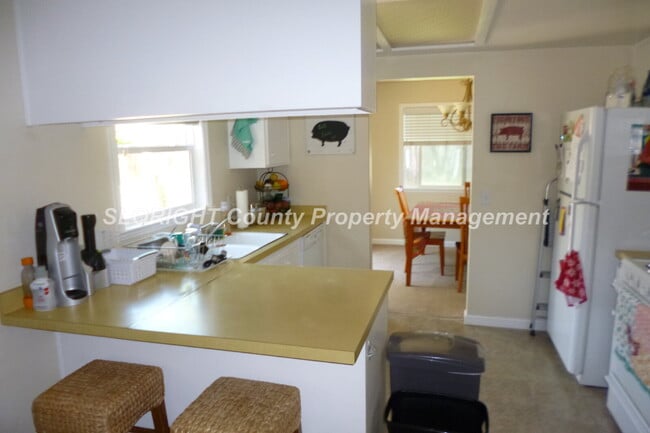 Building Photo - AVAILABLE AUGUST - 3 Bedroom SLO Home, Close to Shopping and Town