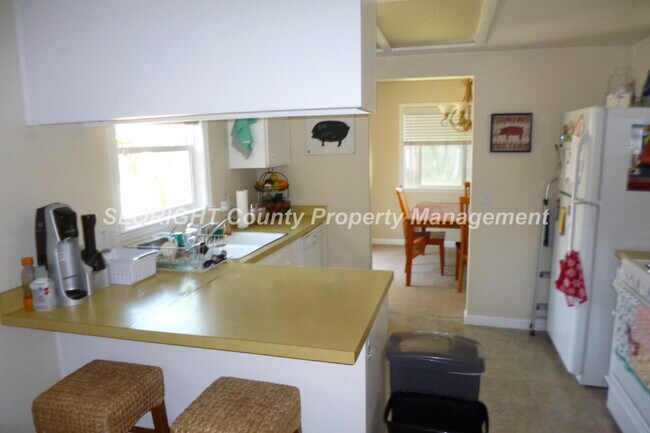 Foto del edificio - AVAILABLE AUGUST - 3 Bedroom SLO Home, Close to Shopping and Town