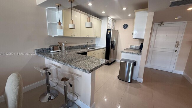 Foto del edificio - 100 Lincoln Rd