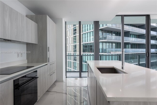 Building Photo - 480 NE 31st St