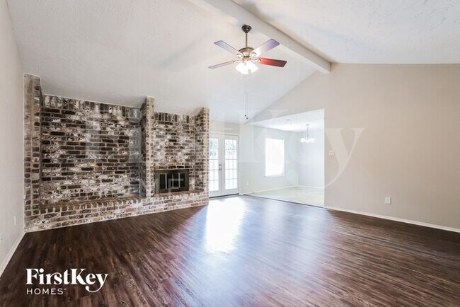 Foto del edificio - 15814 Whipple Tree Dr