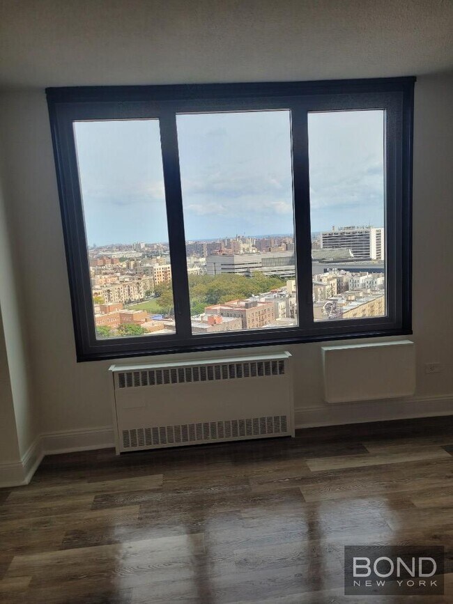 Foto del edificio - 3333 Broadway