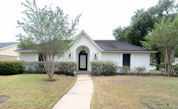 Building Photo - 15931 Boulder Oaks Dr