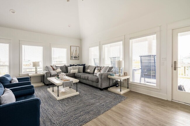 Foto del edificio - 927 Palm Ridge Dr