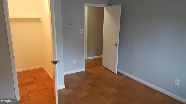 Building Photo - 201 N Emory Dr