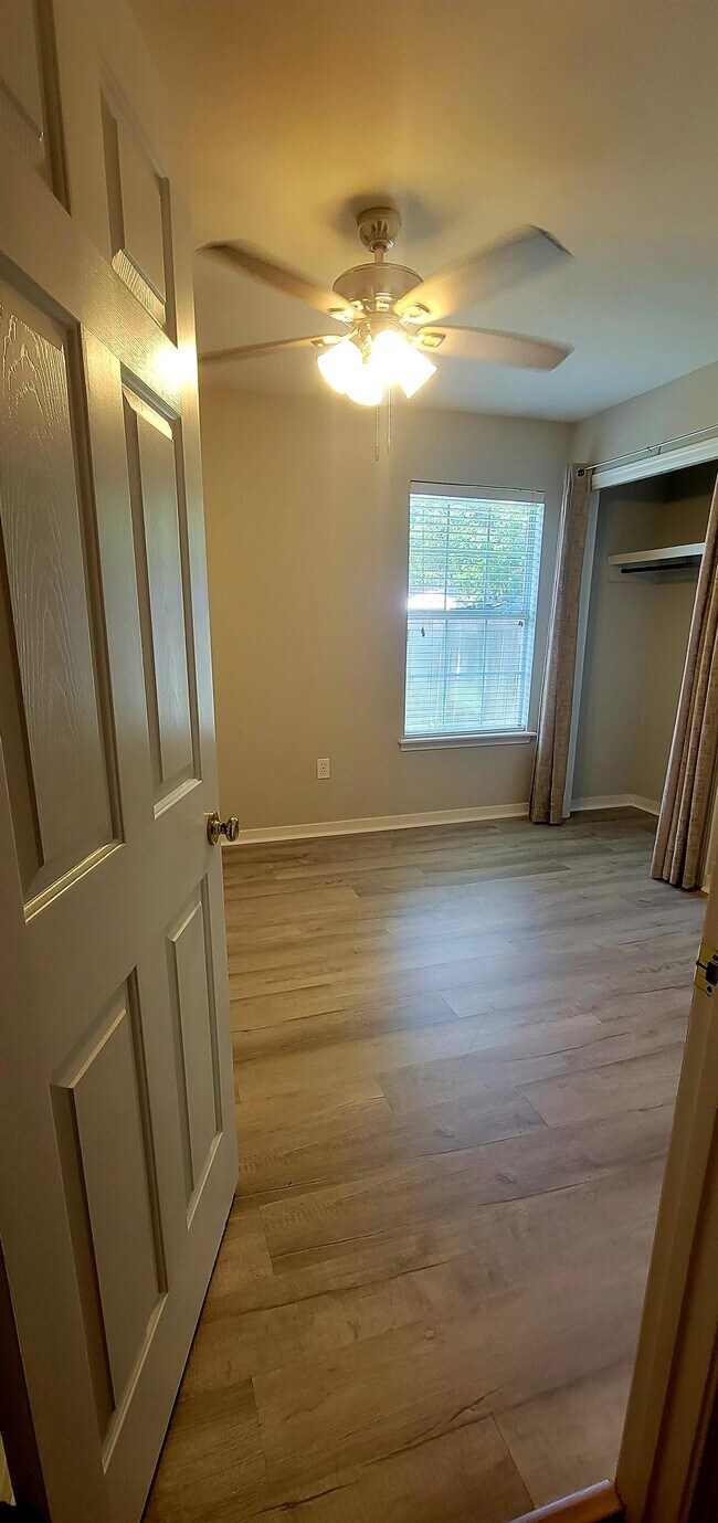 Foto del edificio - 329 Evergreen Way