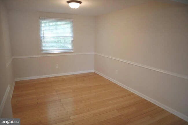 Foto del edificio - 1329 Crockett Ln