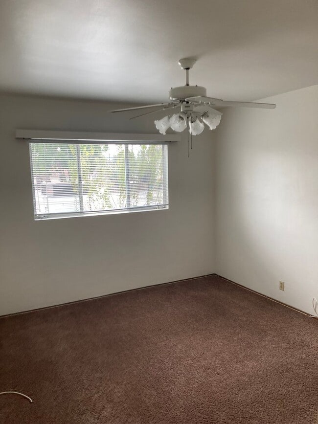 Building Photo - DOWNTOWN ONE BEDROOM CONDO IN GATED BUILDING