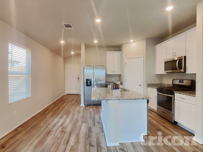 Foto del edificio - 5121 Sidesaddle Dr