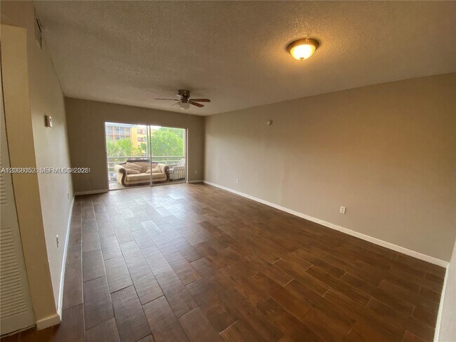 Foto del edificio - 2800 NW 56th Ave