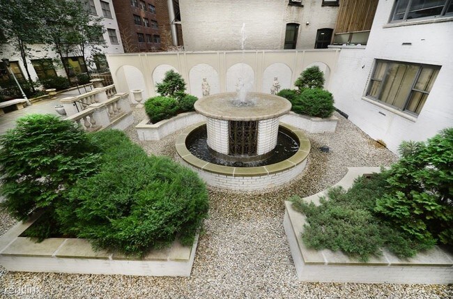 Foto del edificio - 245 E 63rd St