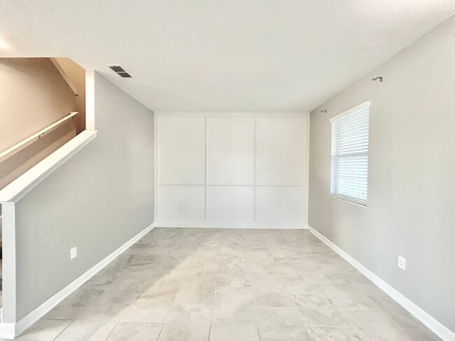 Building Photo - Former Model Townhome for Rent – Winter Ga...