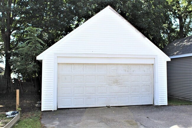 Building Photo - 6 Westbrook St