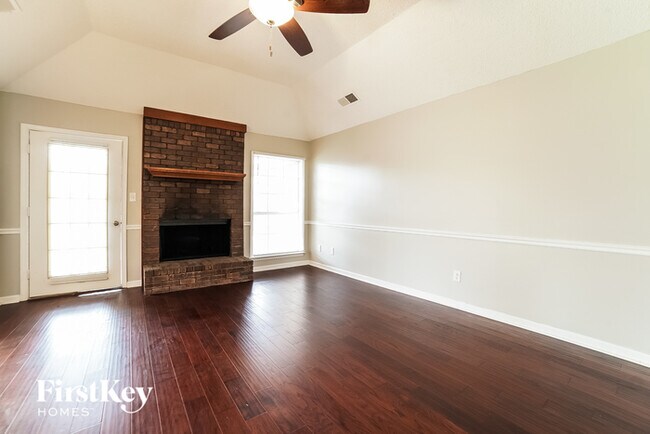 Building Photo - 5605 Bordeaux Cir W