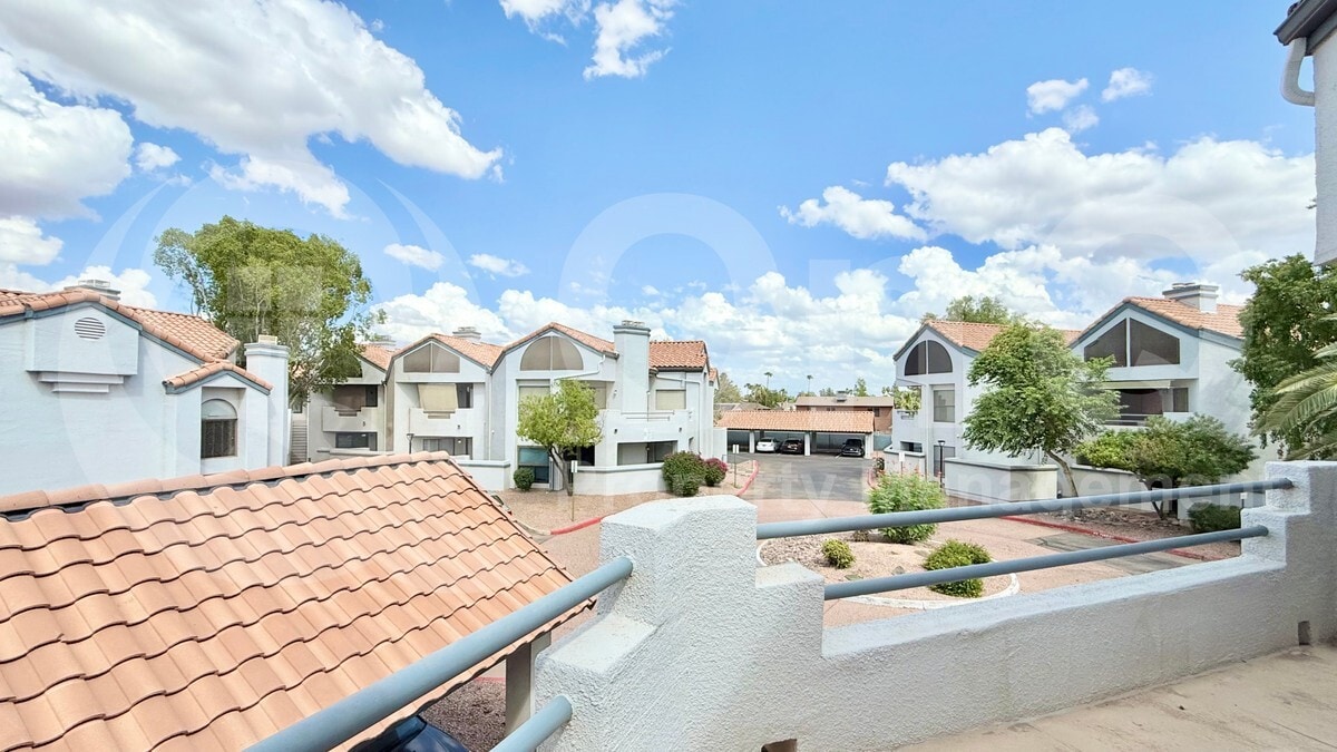 Photo - 1800 West Elliot Road
