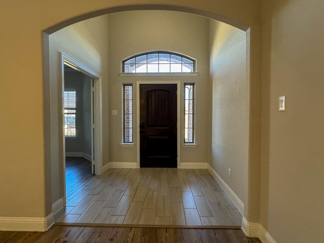 Building Photo - 7836 Cottonwood Dr