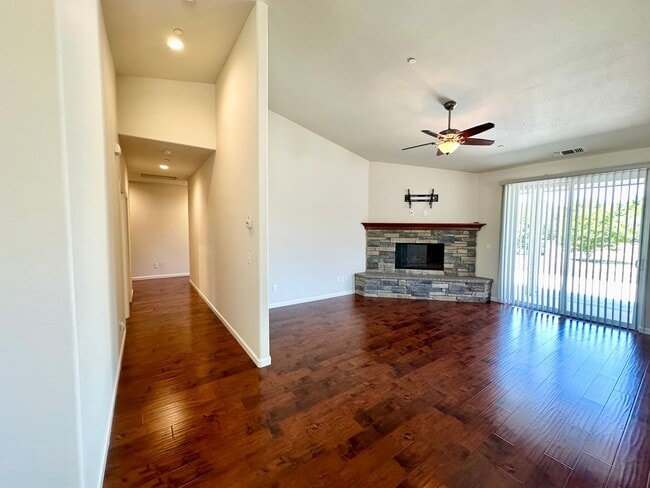 Building Photo - Meticulously Kept 4 Bedroom 2.5 Bathroom S...