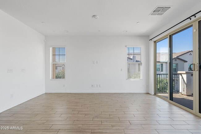 Building Photo - 4658 S Vapor
