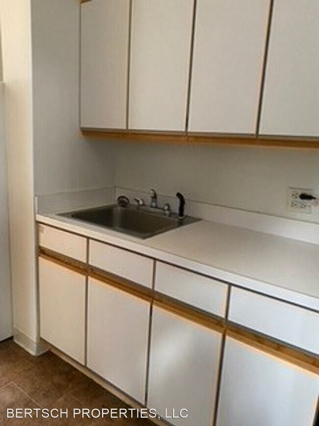 Foto del edificio - 1228 W Carmen Ave