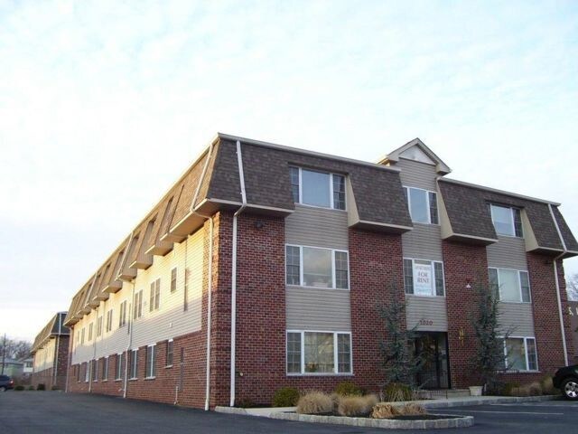 Primary Photo - 1020 W Elizabeth Ave