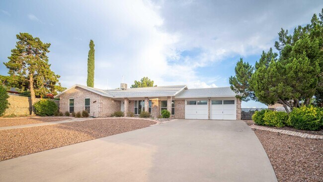 Building Photo - 6912 La Cadena Dr