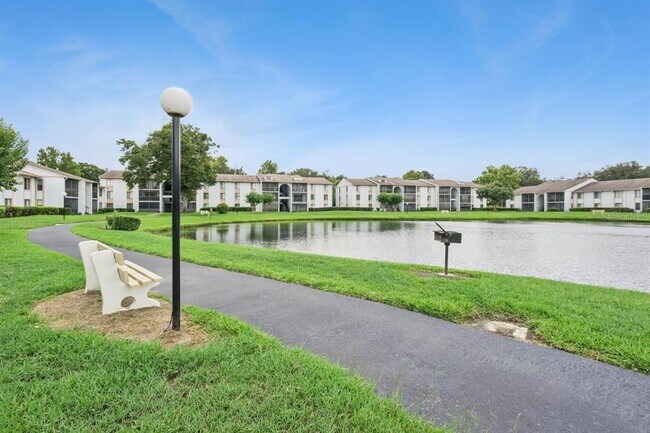 Foto del edificio - 8215 Sun Spring Cir