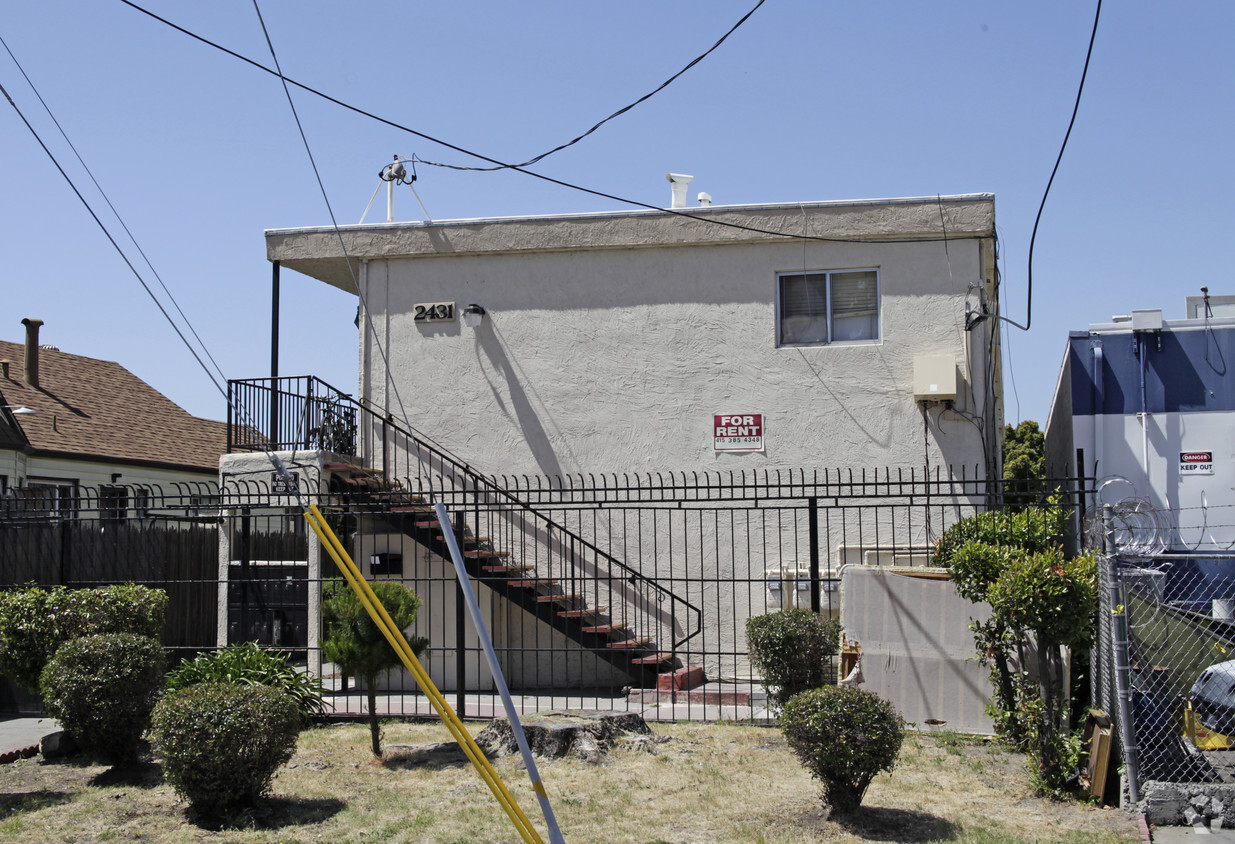 Building Photo - 2431 106th Ave
