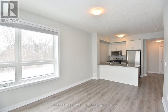 Building Photo - 35 Southshore Cres