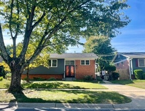 Building Photo - 902 Malta Ln
