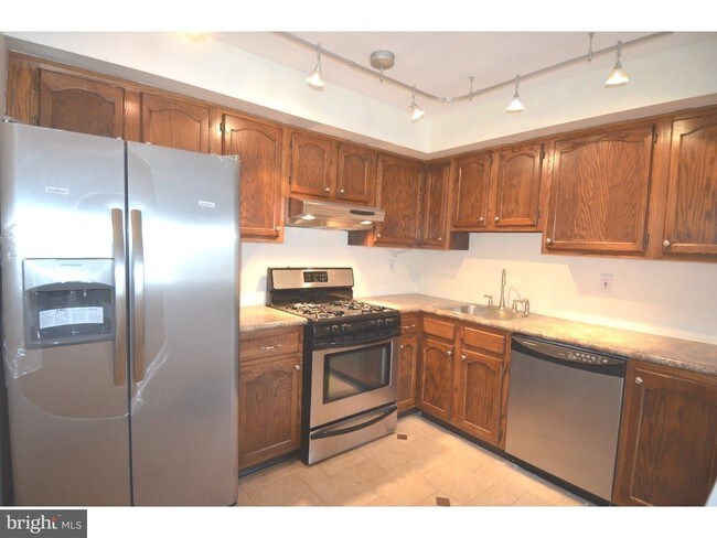 Building Photo - 112 Lowell Ct