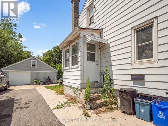 Building Photo - 1019 Niagara St