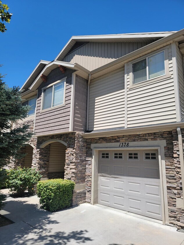 Primary Photo - 1378 Stone Meadow Dr