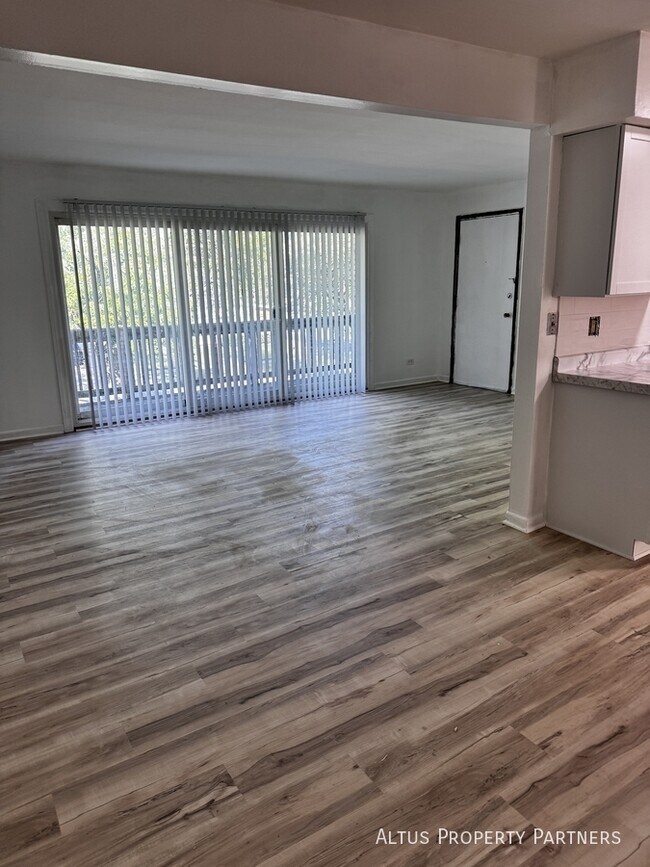 Building Photo - 504 Roberts Dr