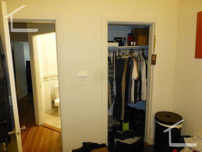 Foto del edificio - No Brokers Fee, No Security Deposit, heat,...