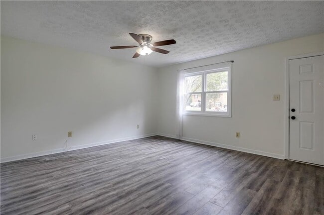 Building Photo - 304 Lexington Dr