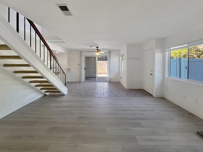 Building Photo - 13760 Comuna Dr
