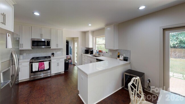 Foto del edificio - 1329 Mockingbird Ln