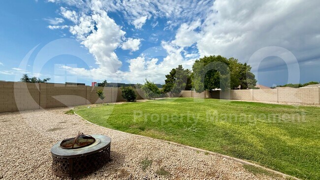 Building Photo - 6445 W Taro Ln