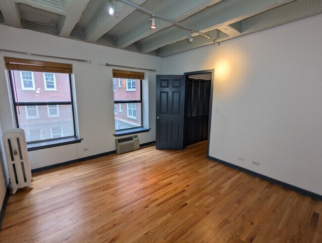 Foto del edificio - 5646 N Kenmore Ave